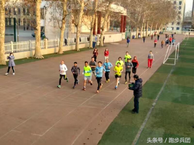 马拉松间歇跑训练配速图表_马拉松训练间歇跑_马拉松间歇跑训练对照